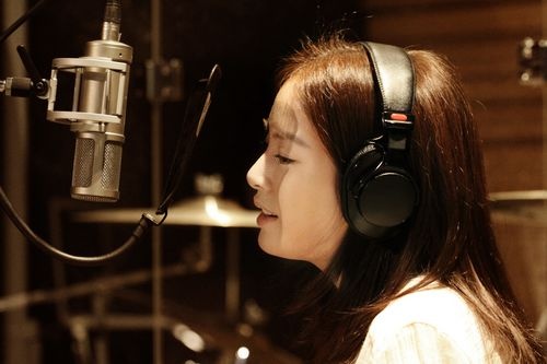 Is Kim Tae Hee Preparing to Become a Singer?