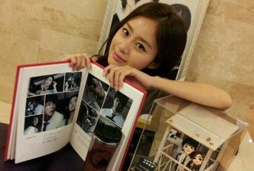 Kim Tae Hee Shows Off Her Japanese Fan Love!