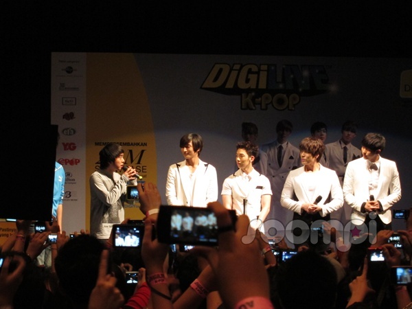 2AM Autograph Session in Kuala Lumpur