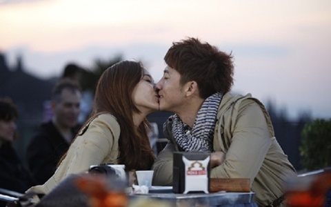Eugene & Ki Tae Young Share a Romantic Kiss on "Coffee Road"
