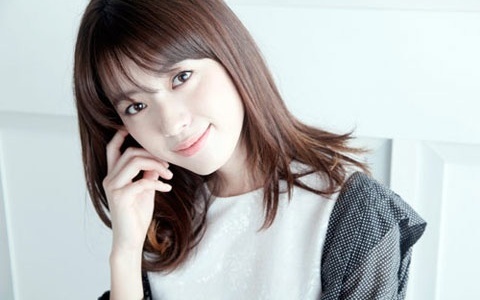 Han Hyo Joo’s Outfit in Japan Garners Attention