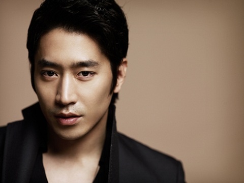 Shinhwa’s Eric Closes His Twitter Account