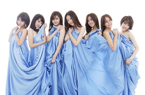 Rainbow’s Pre-Debut and Graduation Photos Revealed