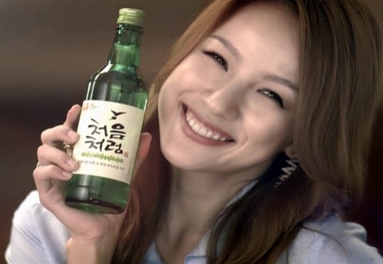Lee Hyori Signs 9th Contract with the "Chum Churum" Soju Brand