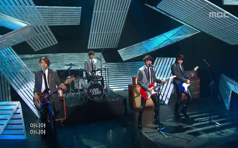 CNBlue Performs "Hey You" on Music Core