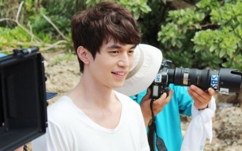 Lee Dong Wook Confirmed as the New MC of "Strong Heart," Netizens Express Doubts
