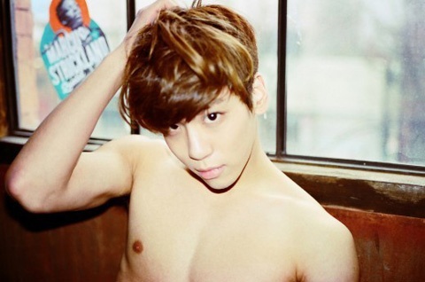 SHINee Jonghyun Delights Fans with Adorable Selcas