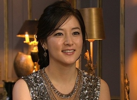 “Dae Jang Geum” Star Lee Young Ae Becomes a Mother of Twins