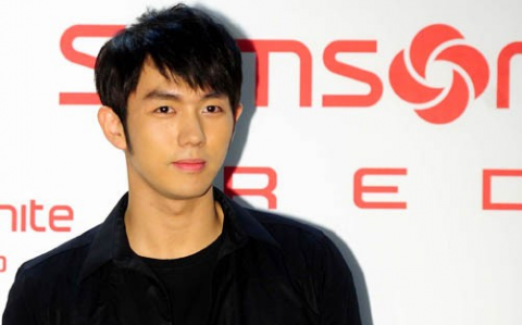 "Cold City Man" Seulong Dresses Chic