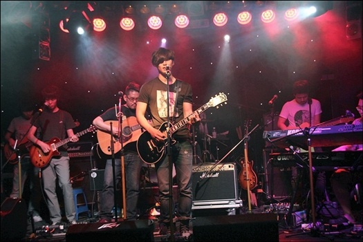 Jinwoon Releases Solo Rehearsal Performance in "Jinwoon’s Diary #5"