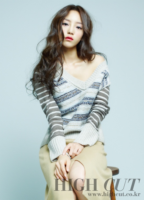 Goo Hara’s 21-inch Waistline Exposed Through "High Cut" Magazine
