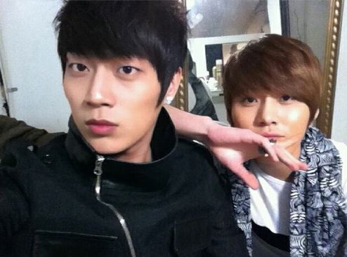 BEAST Yoon Doojoon & Yong Junhyung’s Graduation Photos Surface