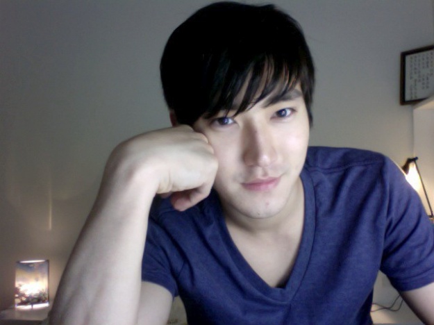 Choi Siwon Tweets from "Poseidon" Filming Set
