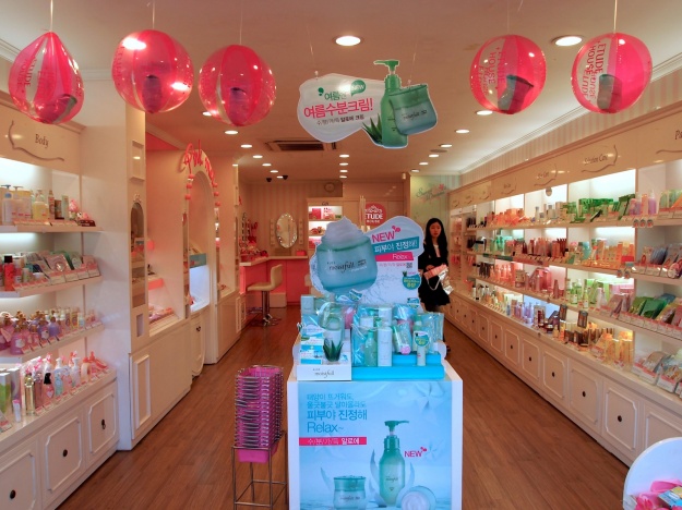 Cosmetics Brand Overview: Etude House (Sandara Park, Park Shin Hye, Go Ara)
