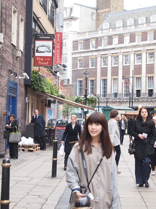 Photo of IU in London Released!