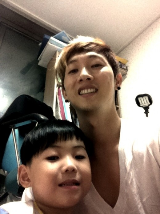 Jang Woo Hyuk Poses with His Nephew Soompi Jang Woo Hyuk Poses with His Nephew Soompi