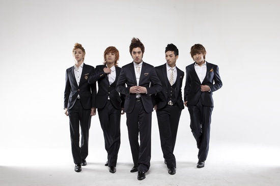 MBLAQ Performs a Laser Light Magic Show