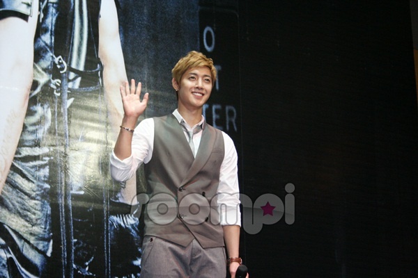 Kim Hyun Joong Meet and Greet High-Five Session in Malaysia