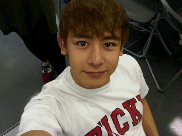 NichKhun Tweets About Stevie Wonder And Mirrors?