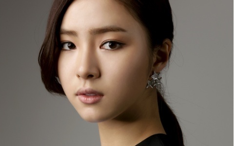 Shin Se Kyung’s Adorable “Light Up” Commercial