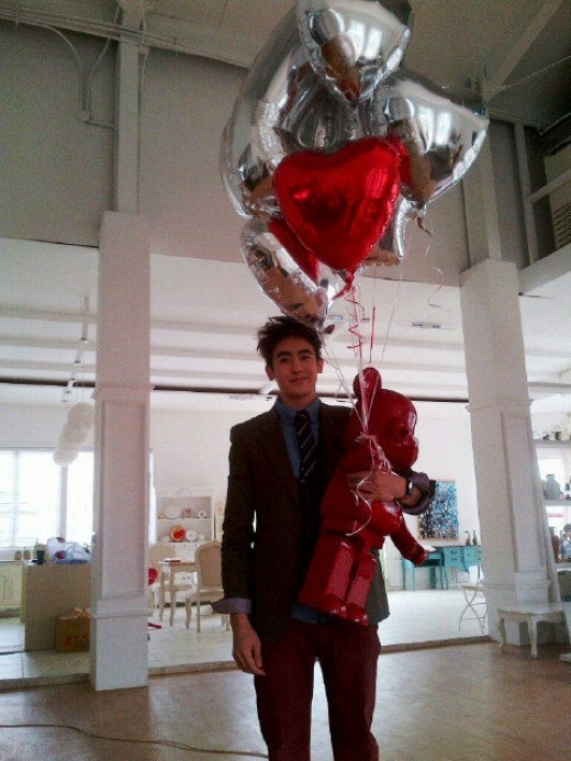 2PM’s Nichkhun’s Proposal Picture Garners Attention