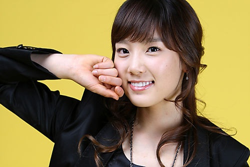 SNSD’s Taeyeon Showing Her Middle Finger?