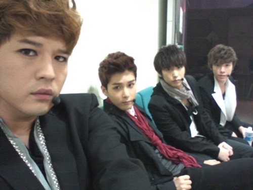 Super Junior Says Goodbye to "Mr. Simple"