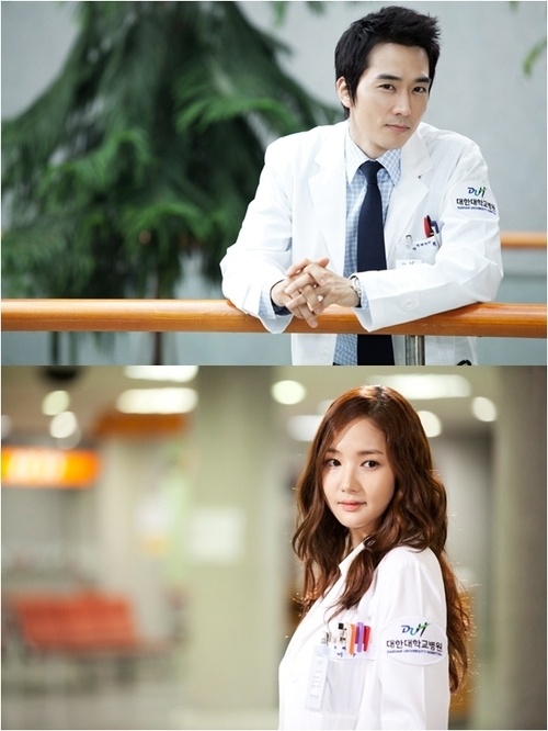 Song Seung Hun Updates Fans from the Set of "Dr. Jin"
