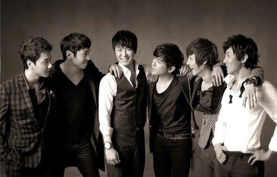 Shinhwa’s Kim Dong Wan: "Communication Is Key for Group Stability"