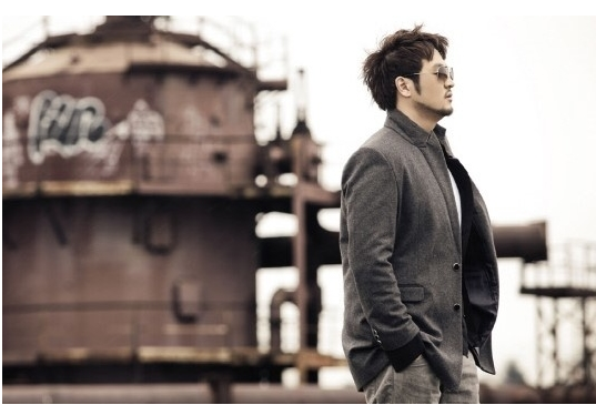 Kim Tae Woo Reveals Fiancee and Wedding Photos