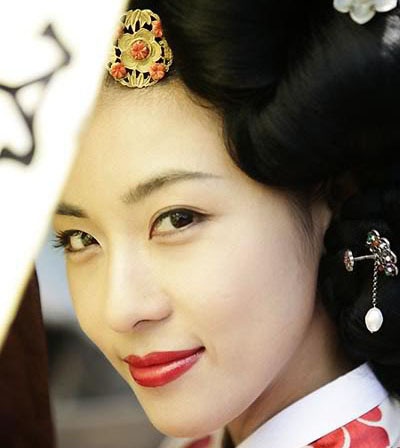 Ha Ji-won Speaks Up for Chosun-Era Gisaeng