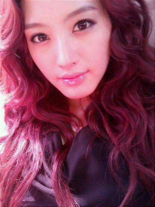 Rainbow’s Jaekyung Looks Like a Western Model