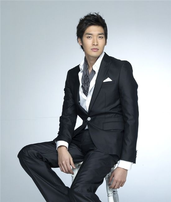 Actor Jung Gyu Woon Confirmed to Join the Cast of “Real Men”