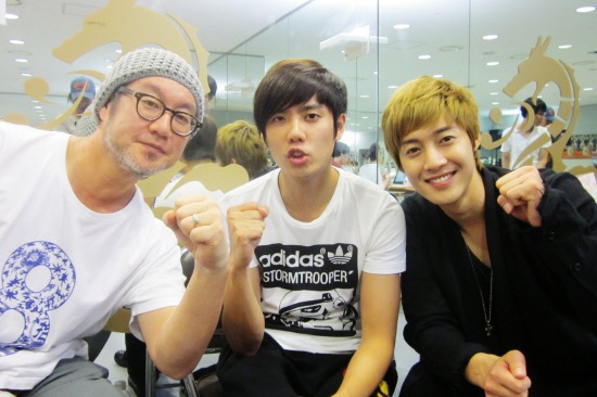 Kim Hyun Joong Gives Surprise Visit to Kim Kyu Jong at Musical Goong Rehearsal