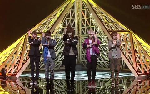 SHINee Performs "Sherlock" on Inkigayo