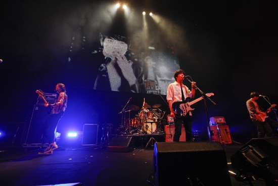 CN Blue Gathers 5,000 Fans!
