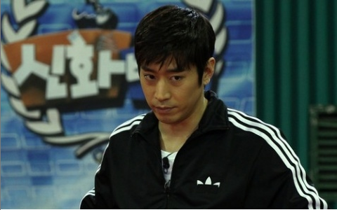 Shinhwa’s Eric Garners Attention for Gifting Staff Members with Car and Motorcycle