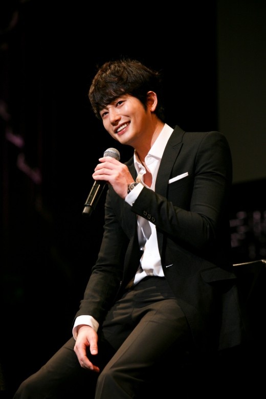 Park Shi Hoo Successfully Finishes Japanese Fan Meeting Tour