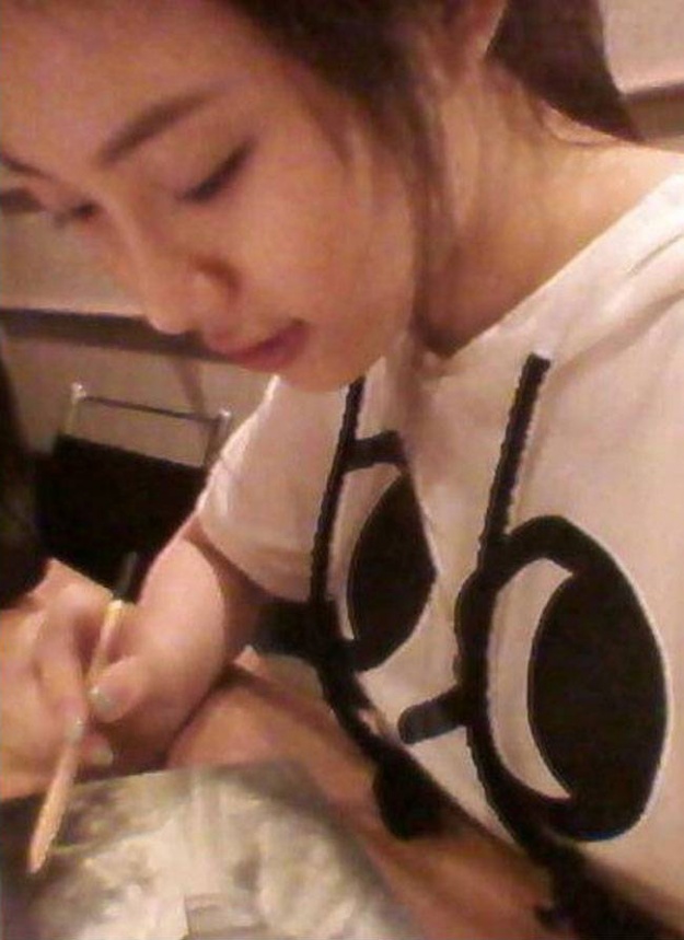 Yura of Girl’s Day Surpirses Netizens with Her Artistic Talent