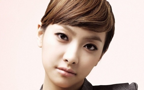 f(x)’s Victoria Plays with Whip Cream for Birthday