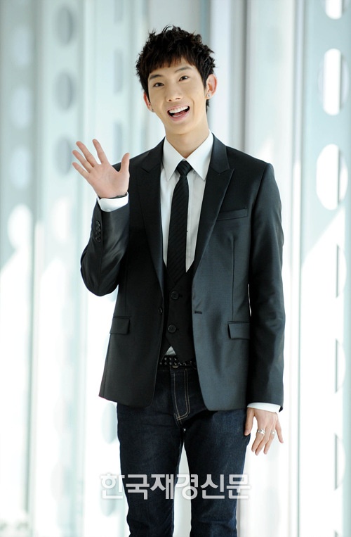 2AM Jo Kwon Reveals Report Card from Trainee Days