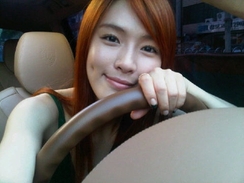 After School’s Kahi Posts a Selca on Her Re-activated Twitter