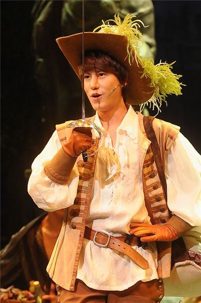 Super Junior’s Kyuhyun Stars in "The Three Musketeers" Musical