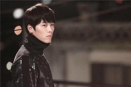 Recent Photo of Hyun Bin Surfaces Online