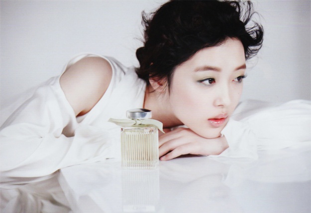 Sulli Shows Off Her Self-Portrait