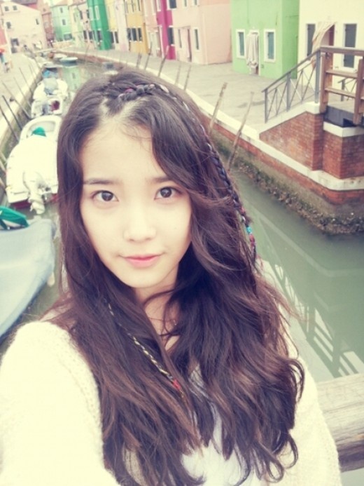 IU and SPICA Kim Boa to Talk About Their Trainee Days on "Strong Heart"