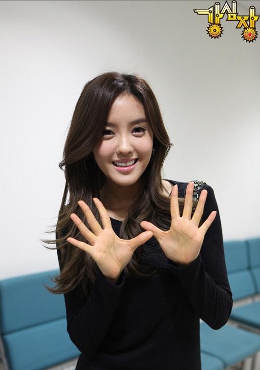 T-ara’s Hyomin Rides a Magic Broom?
