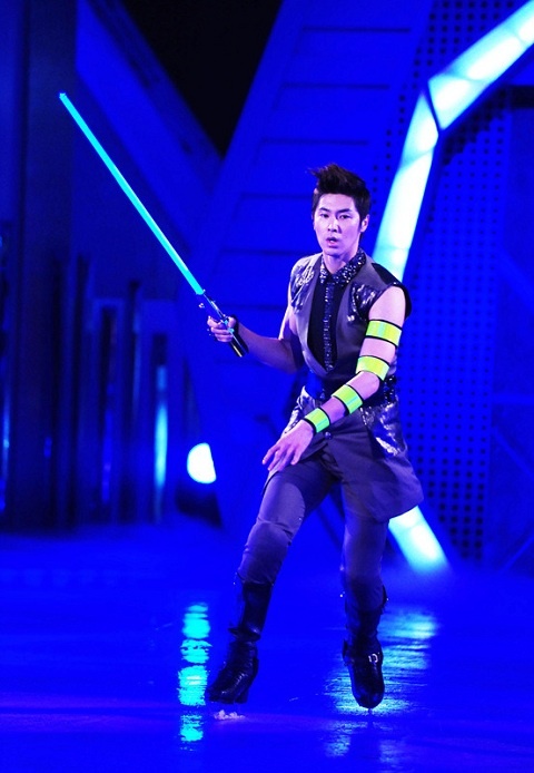 DBSK’s Yunho Transforms into a Jedi on Ice!