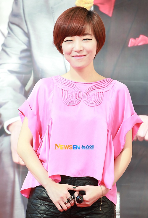 Ga In Gives Fans an Update from Hong Kong