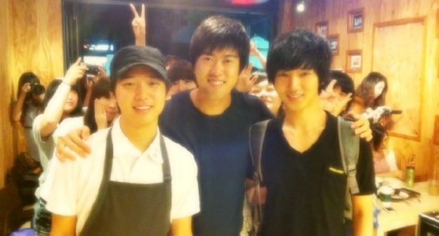 Yesung Inaugurates a New Coffee Shop!